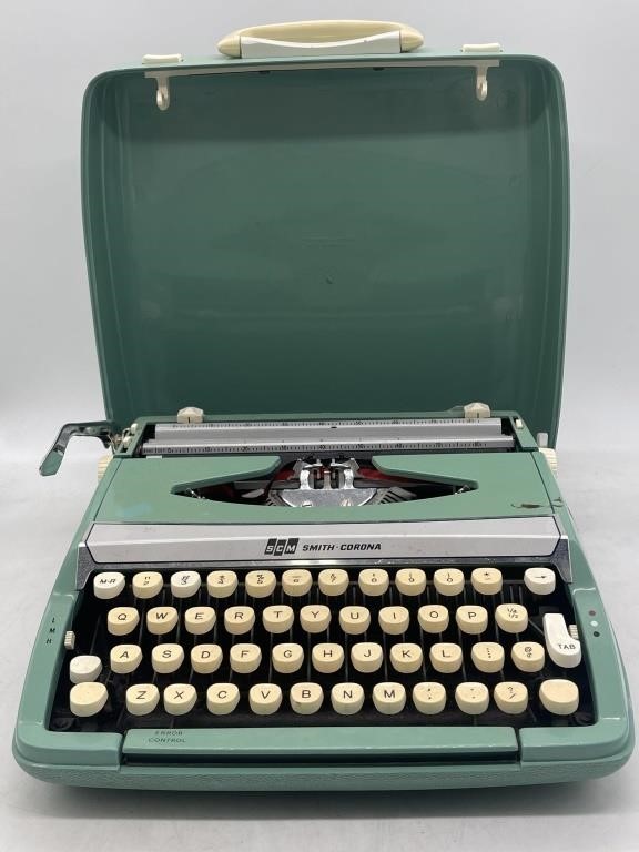 Vintage Smith Corona Corsair Deluxe Typewriter