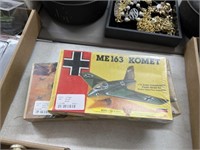 2 model airplanes in box