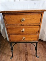 30"X16"X17" 3 DRAWER NIGHT STAND/SIDE TABLE NO