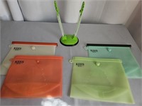4 REUSABLE SILICONE STORAGE BAGS 8 1/4"x 6 3/4",