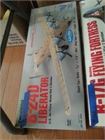 7/16"-1' SCALE US AIR FORCE WW11 BOMBER KIT #5