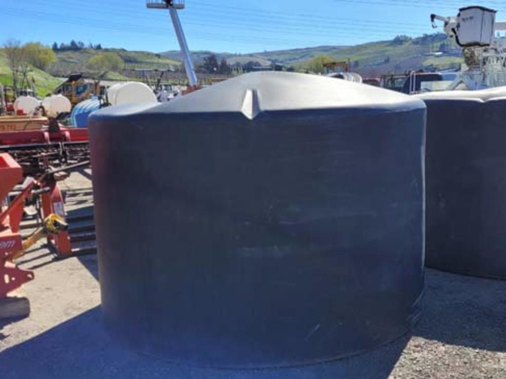 1400 Gallon Poly Water Tank