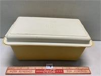 AWESOME VINTAGE TUPPERWARE CONTAINER