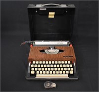 1972 Royal FLEETWOOD Typewriter/Radio Combo