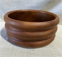 Very Pretty Wooden Servig Bowl