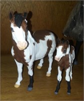 MODEL HORSE #11, 2-PC MUSTANG MARE & FOAL, &