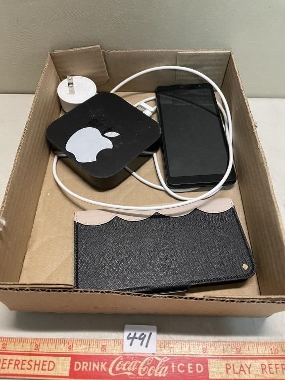 APPLE DEVICE WITH CELL PHONE AND CASE