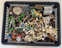 GOOD LOT OF UNSORTED JEWELRY PIECES - REPURPOSE