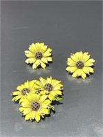 Adorable Vintage Yellow Brooch & Clip On Earrings