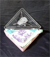 Triangle box with handkerchiefs