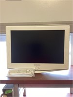 Samsung 24 inch TV with remote-works