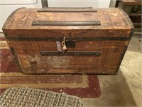 Vintage steamer chest -no key