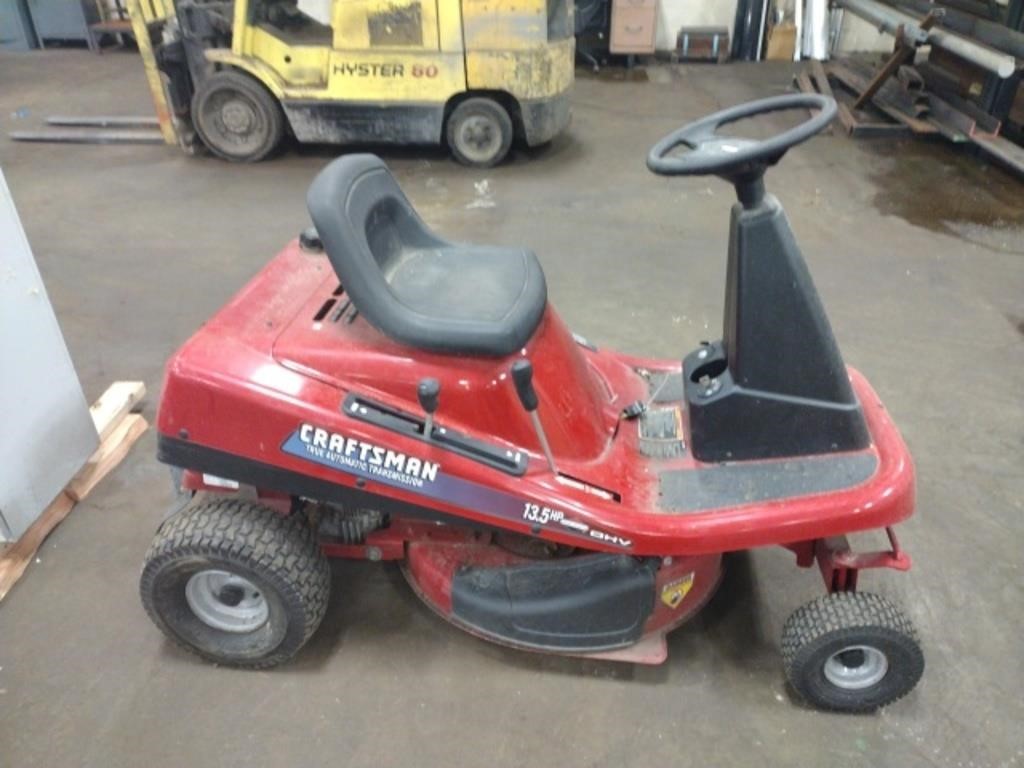 Craftsman 30 in cut 13.5 hp riding lawn mower,