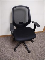 Black metal mesh back rolling swivel office chair