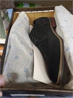 New Mofri Black Suede 10.5 Shoes
