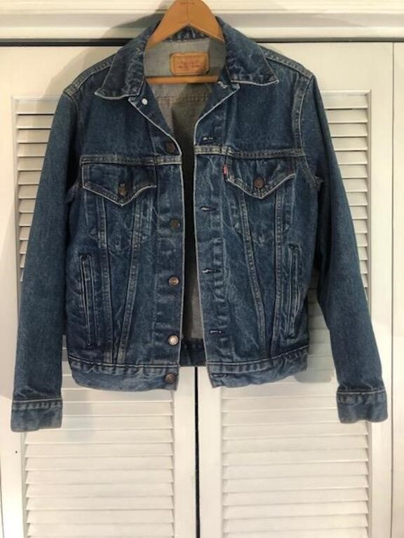 VINTAGE CLOTHING AUCTION - ENDING 3/29/24