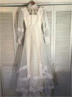 VINTAGE WEDDING DRESS SIZE 8
