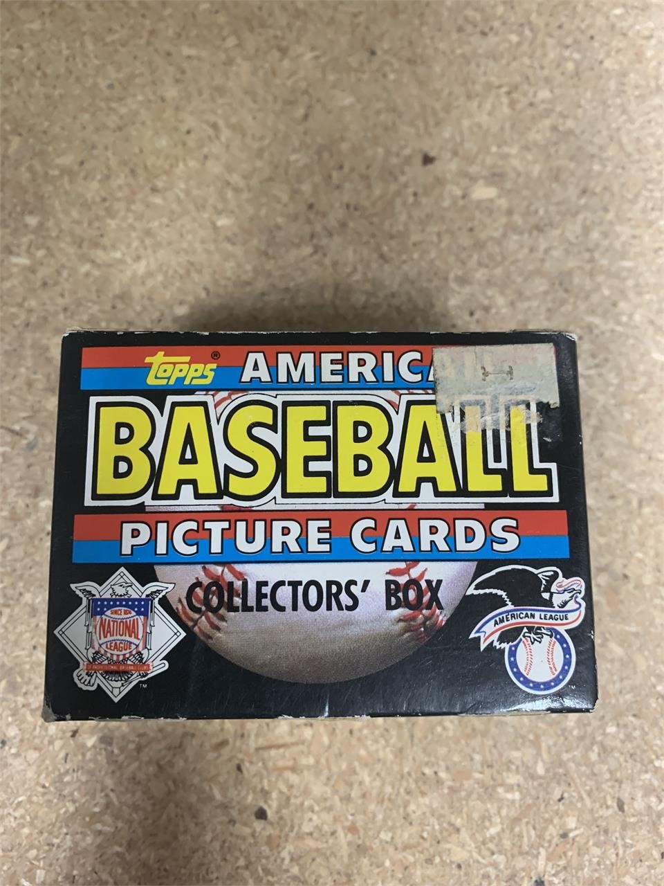 Topps 1988 baseball card collectors box