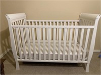 White Baby Crib w/Mattress