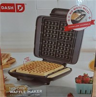 Dash 4 Slice Waffle Maker