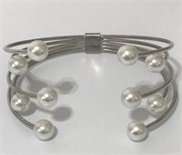 Beautiful Vintage Pearls silver plated Bracelet