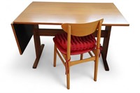 Table w/MCM Chair