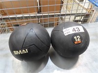 2 Smai 12Kg Medicine Balls