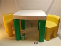 LITTLE TYKES TABLE & CHAIRS