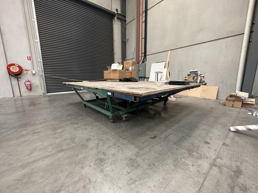 Steel Mobile Glass Float Table Approx 4m x 4m