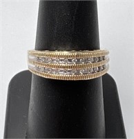 10K GOLD & DIAMOND RING