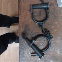 Iron Spring Lock Handcuffs with Key