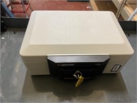 sentry safe with key 14 x 10 x 5,5"