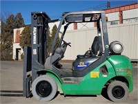 Komatsu FG25T-26 5,000lb Forklift (E15)