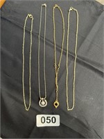 4 Necklaces U230