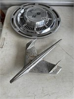 Chevy Hub Cap & 55 Chevy Hood Ornament U251