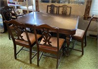 Dining Room Table and 6 Chairs. And 3 Leaves