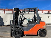 Toyota 8FGU25 5,000lb Forklift