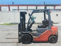 Toyota 8FGU25 5,000lb Forklift