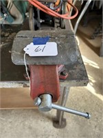 5 1/2" Bench Vise & Table 60"x 28"x 34"
