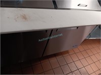 refrigerated prep table,