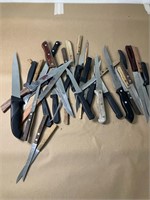 LOT OF ASSORTED KITCHEN KNIVES SOME WOOD HANDLES