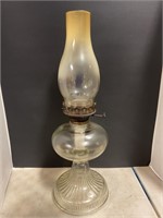 Oil lamp with chimney