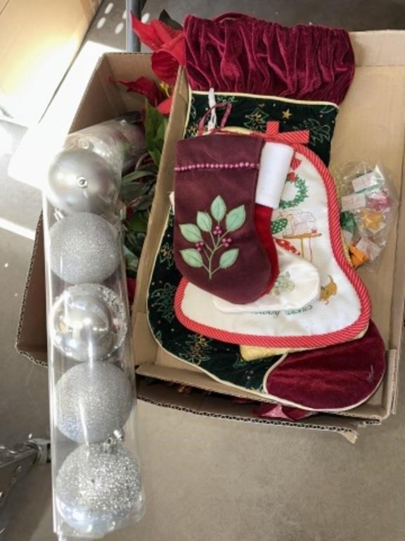 BOX LOT OF CHRISTMAS DECORATIONS