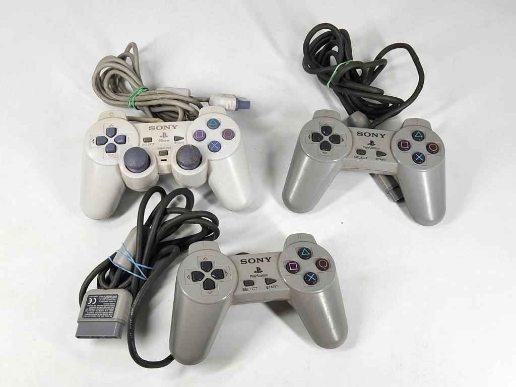 3) PLAYSTATION VIDEO GAME CONTROLLERS