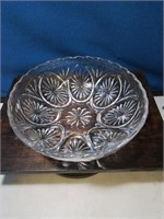 Pattern glass bowl 8 inch opening