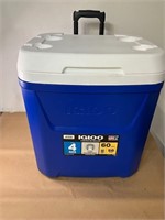 IGLOO 60QT COOLER ON ROLLERS EXPANDABLE HANDLE