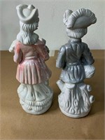 MALE AND FEMALE COLONIAL DRESS PORCELAIN FIGURINE