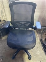 Mesh Office Chair (pre-owned Tested)