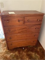 Chest of drawers with 5 drawers . All drawers