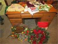 HOLIDAY WREATHS, HOLIDAY TOWELS & WASH CLOTHES